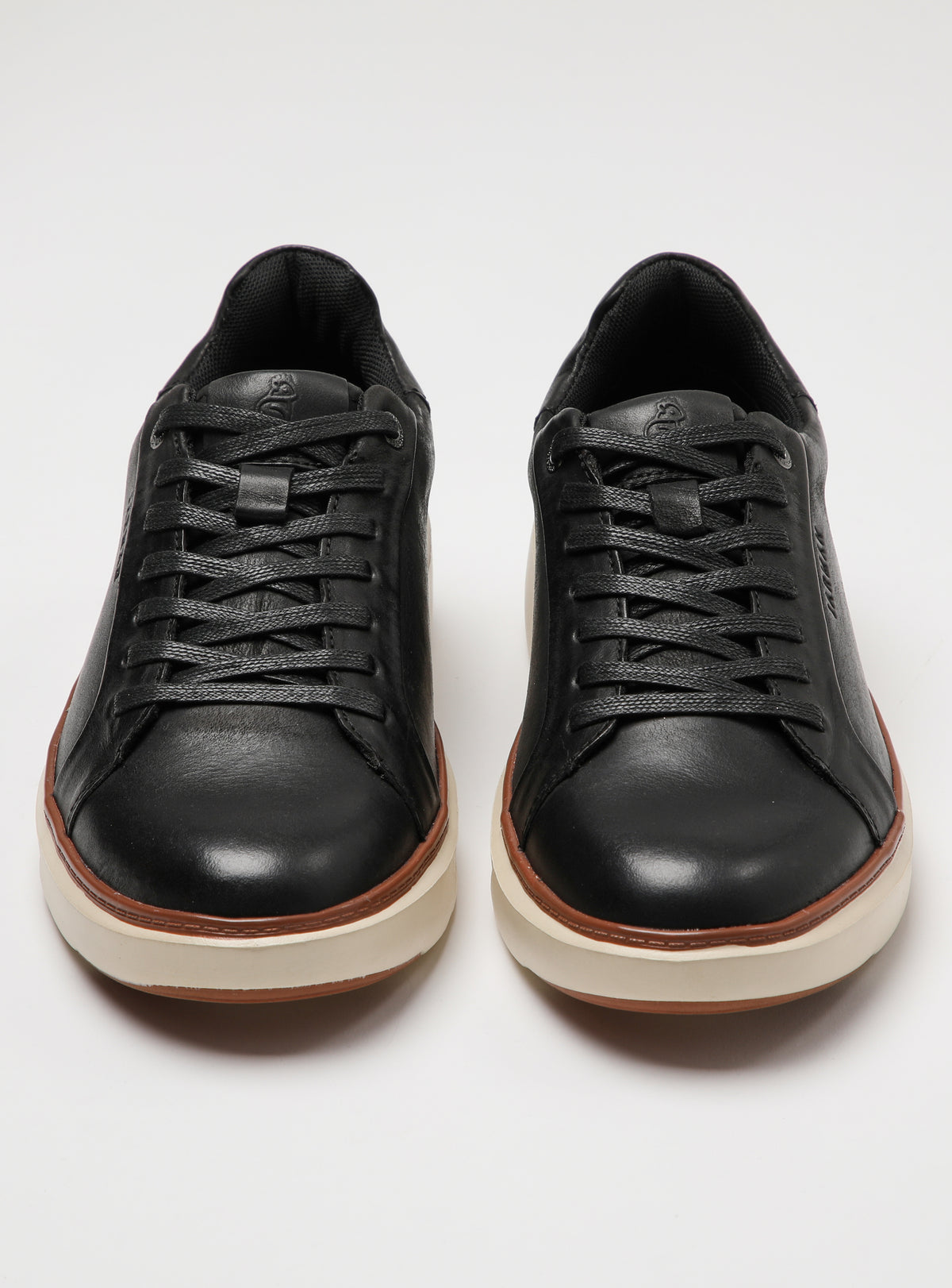Zapatilla Obi de cuero Color Negro