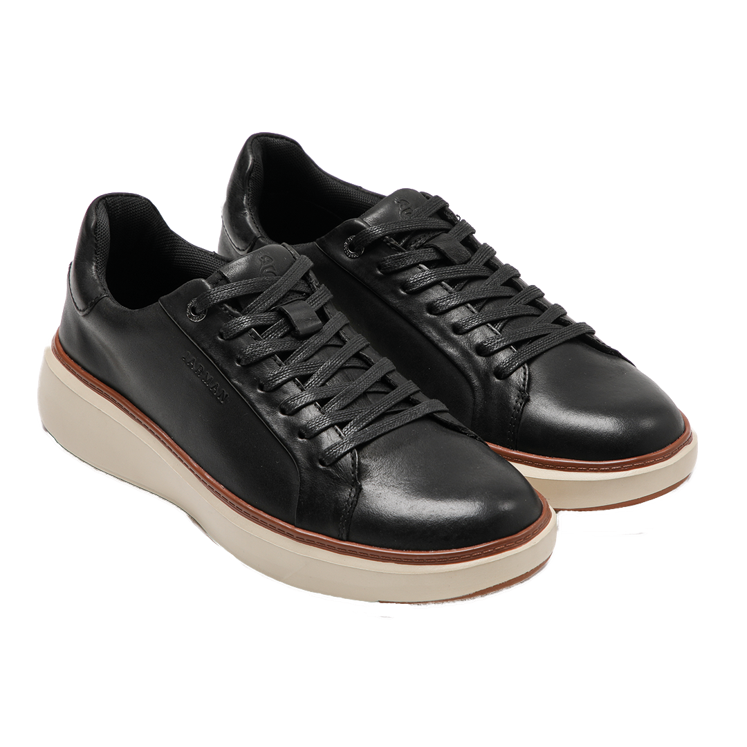 Zapatilla color negro de cuero para hombre vista ambos zapatos