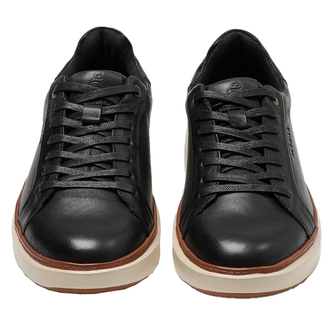 Zapatilla color negro de cuero para hombre vista frontal