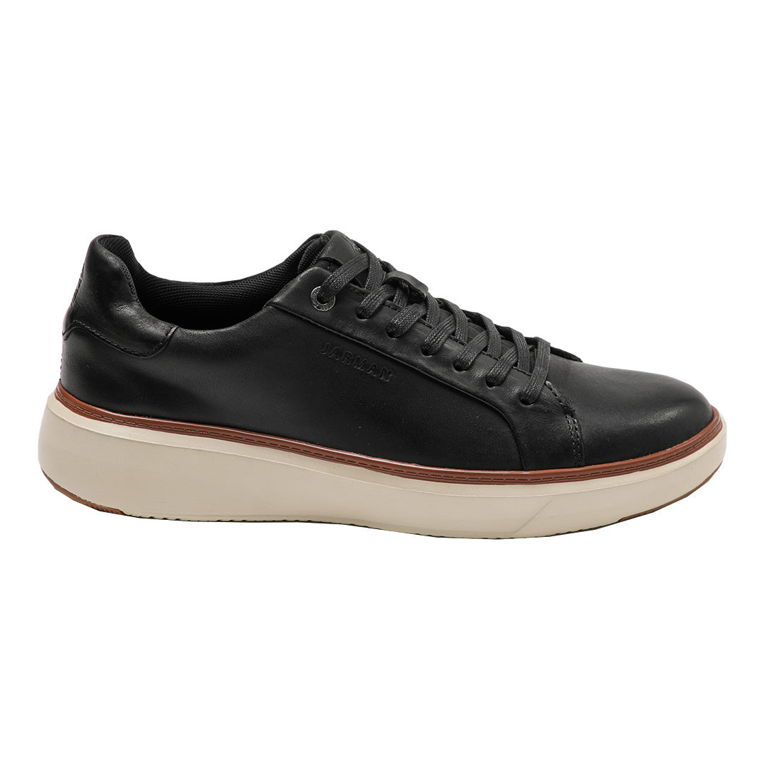 Zapatilla color negro de cuero para hombre vista lateral