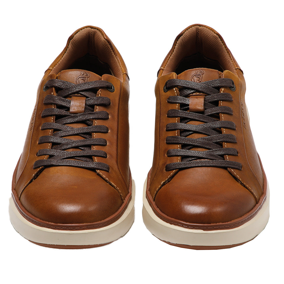 Zapatilla color cafe de cuero para hombre vista frontal