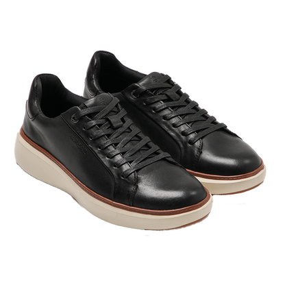 Zapatilla color negro de cuero para hombre vista ambos zapatos