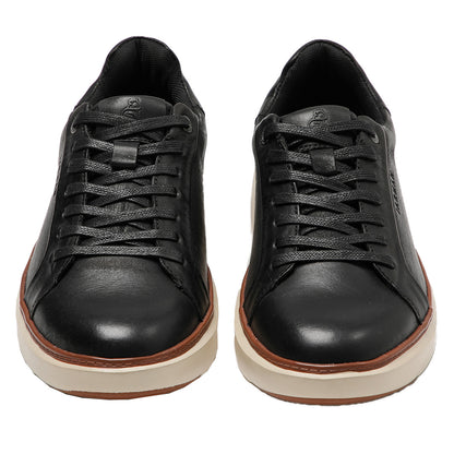 Zapatilla color negro de cuero para hombre vista frontal
