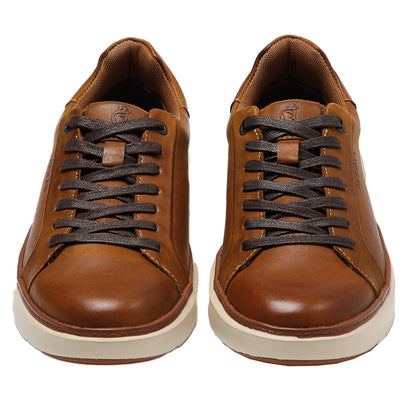 Zapatilla color cafe de cuero para hombre vista frontal