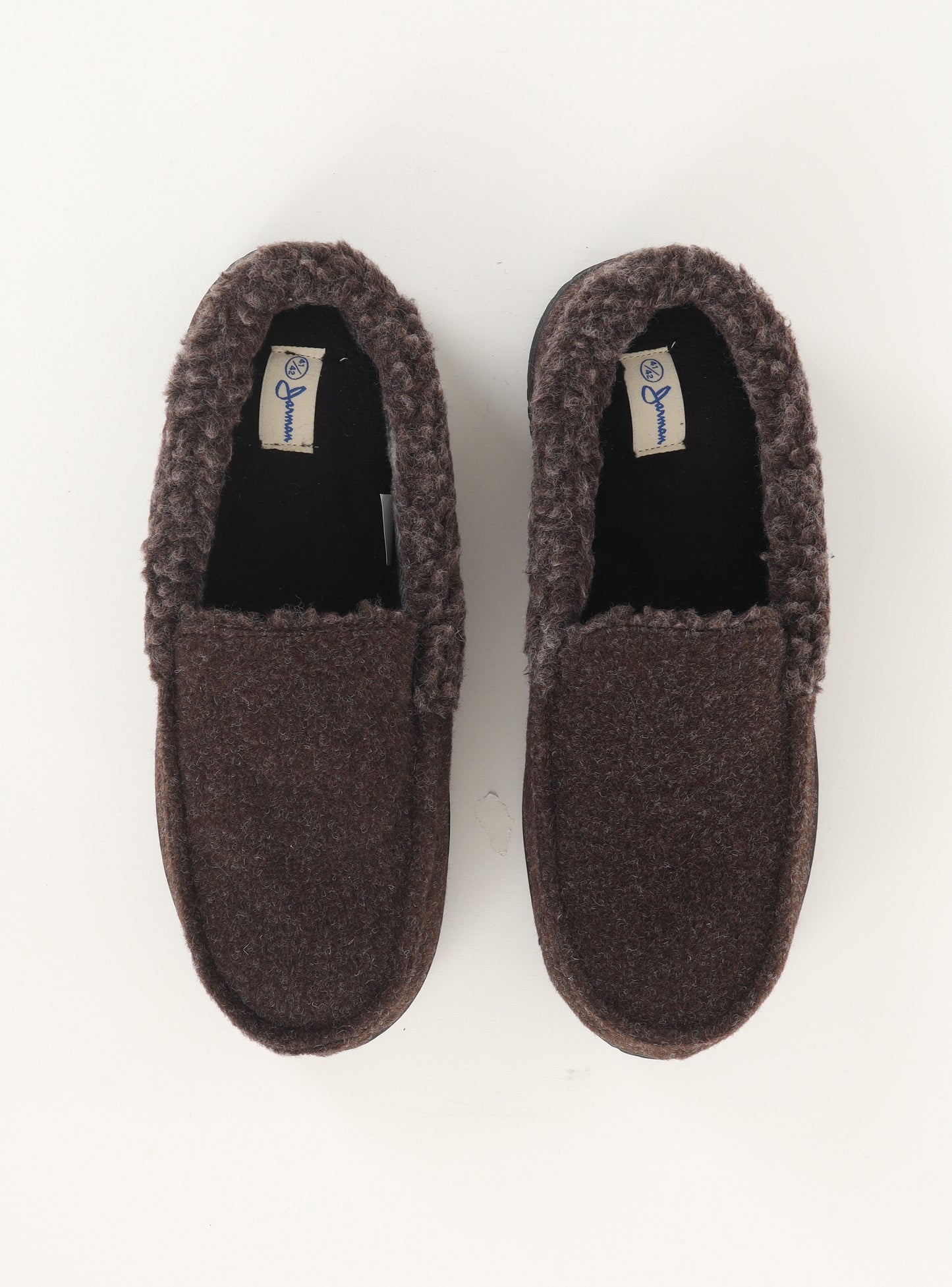 Pantufla Aspen color café oscuro