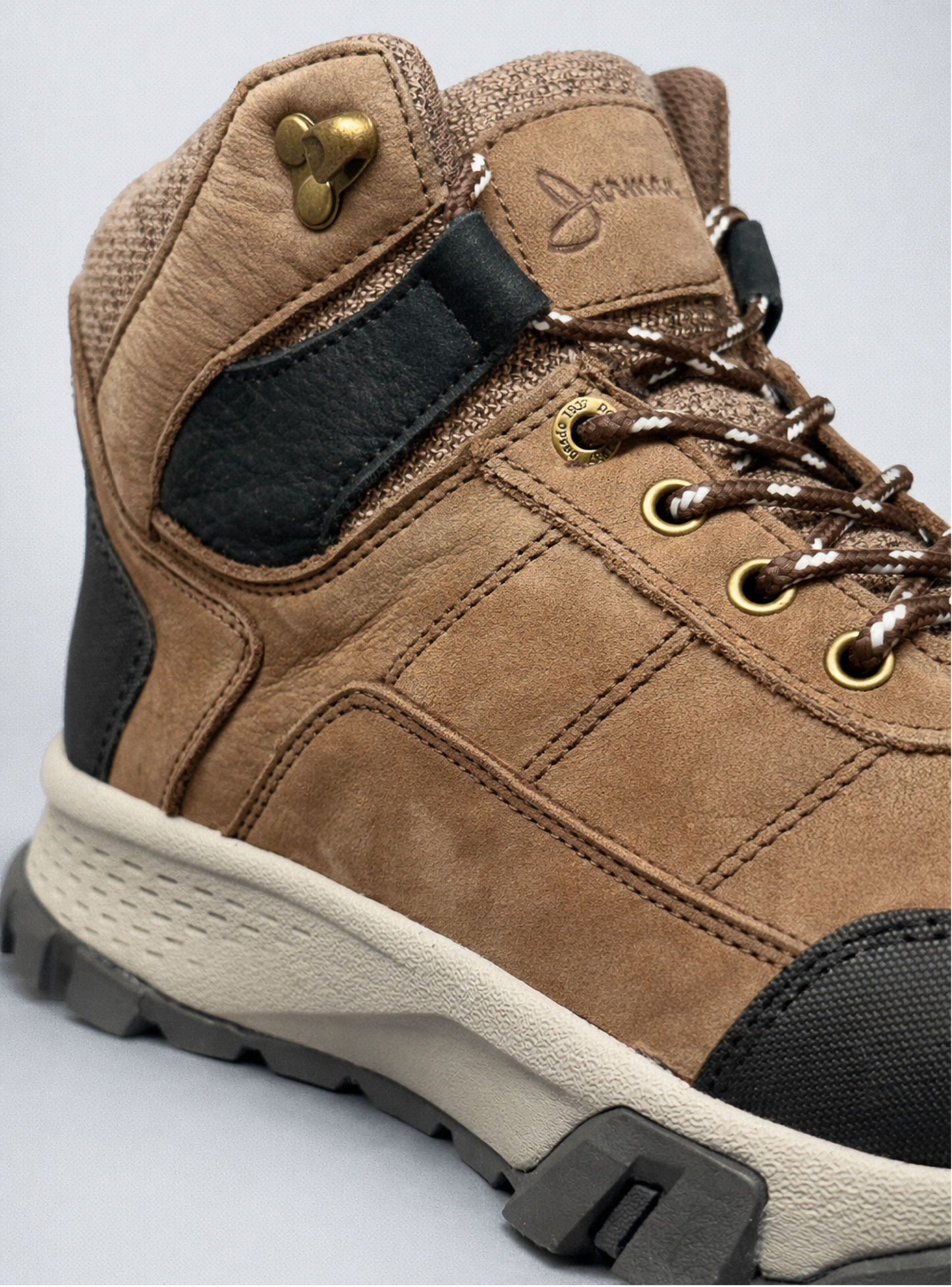 Botin Outdoor Grayson de cuero color café